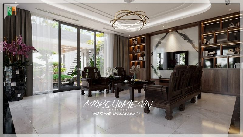 Kệ tủ gỗ tự nhiên với mặt kính âm tường được sắp xếp để trưng bày những món đồ có thiết kế gọn gàng và đẹp mắt.